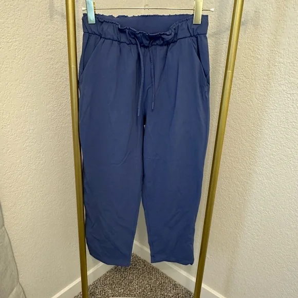 Lululemon Athletica Blue Crop Pant size 6 - Picture 3 of 5